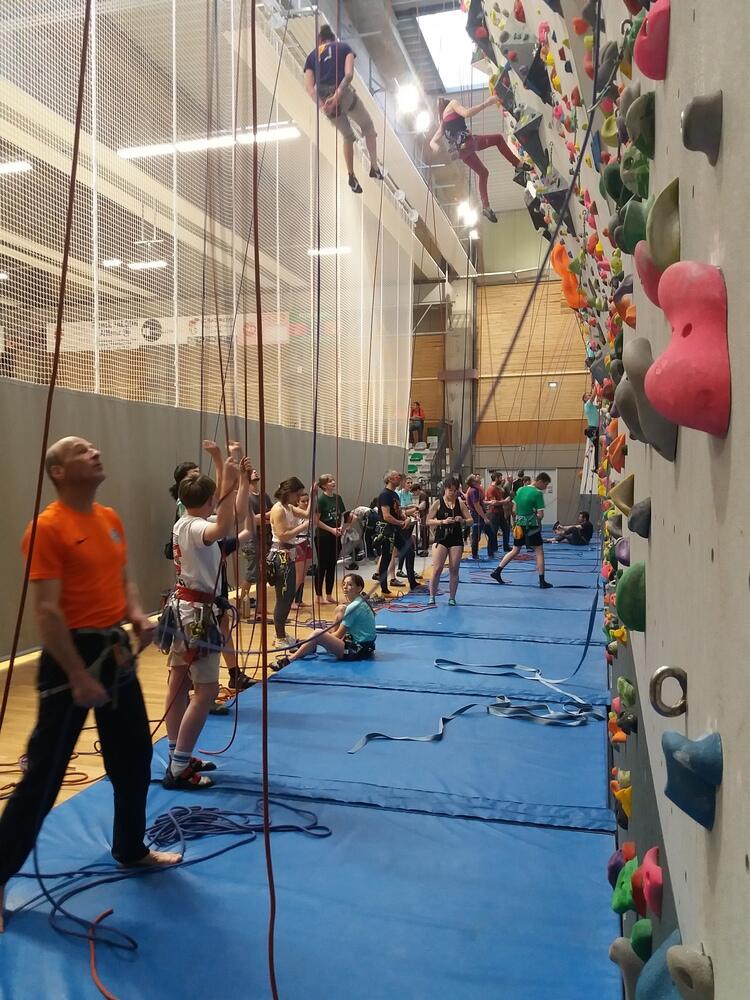 06 avril 2025 -1 06 avril 2025 -1