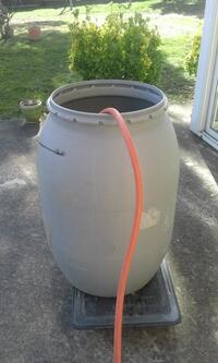 Container d'une centaine de litres... Container d'une centaine de litres...