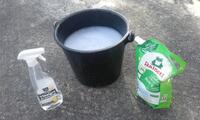 Mélange d'eau chaude, de lessive et de vinaigre dilués... Mélange d'eau chaude, de lessive et de vinaigre dilués...